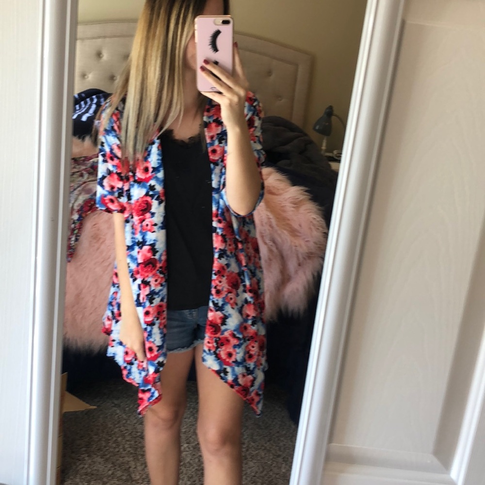 Red and blue kimono - Picture 1 of 6